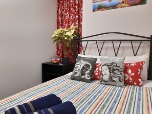 Standard Double Room, 1 Queen Bed, Shared Bathroom - Alameda House (Mexico City)