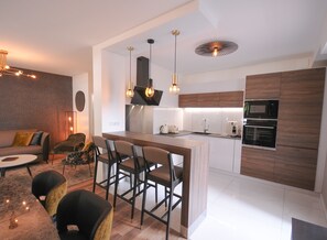 Réfrigérateur, micro-ondes, four, lave-vaisselle