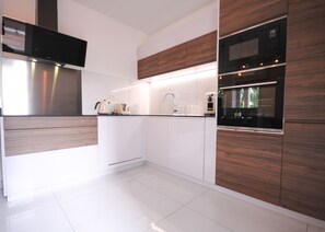 Frigorifero, microonde, forno, lavastoviglie