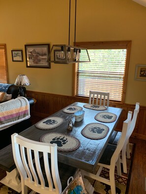 Dining - Cabin With Amazing Views Close to Pigeon Forge (Sevierville)