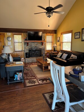 Téléviseur connecté, foyer, jeux vidéo, Hulu