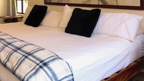 2 bedrooms, WiFi (free), bed sheets - Amazing & Great Price -  Free access  to the Beach (Cancún)