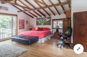 5 bedrooms, desk, free WiFi, bed sheets