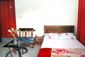 Habitación Deluxe | Caja de seguridad en la habitación y escritorio