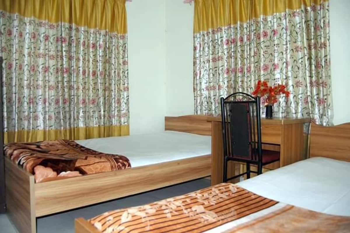 City Single Room | 2 bedrooms, in-room safe, desk, laptop workspace