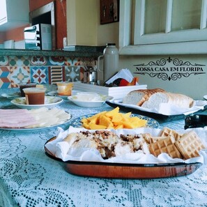 Daily buffet breakfast (BRL 20.00 per person)