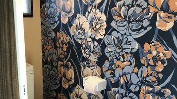 One Bedroom House | Bathroom | Combined shower/bathtub, free toiletries, hair dryer, slippers