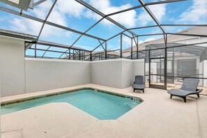 A heated pool - Private Pool! 8 Min to Disney! (Orlando)