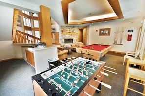 Game room - End Unit On River! Pool, Hot Tubs. Walk to Main St. Dining, Shops, Events (Frisco)