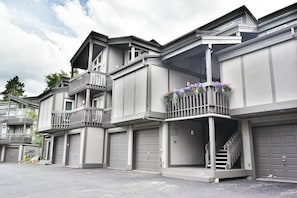 Exterior - End Unit On River! Pool, Hot Tubs. Walk to Main St. Dining, Shops, Events (Frisco)