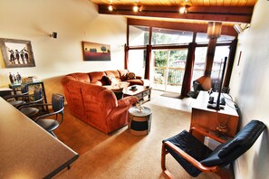 Televisión y chimenea 