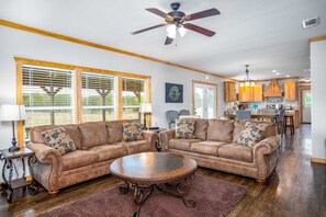 TV - River Bend Hideaway on Medina (Medina)