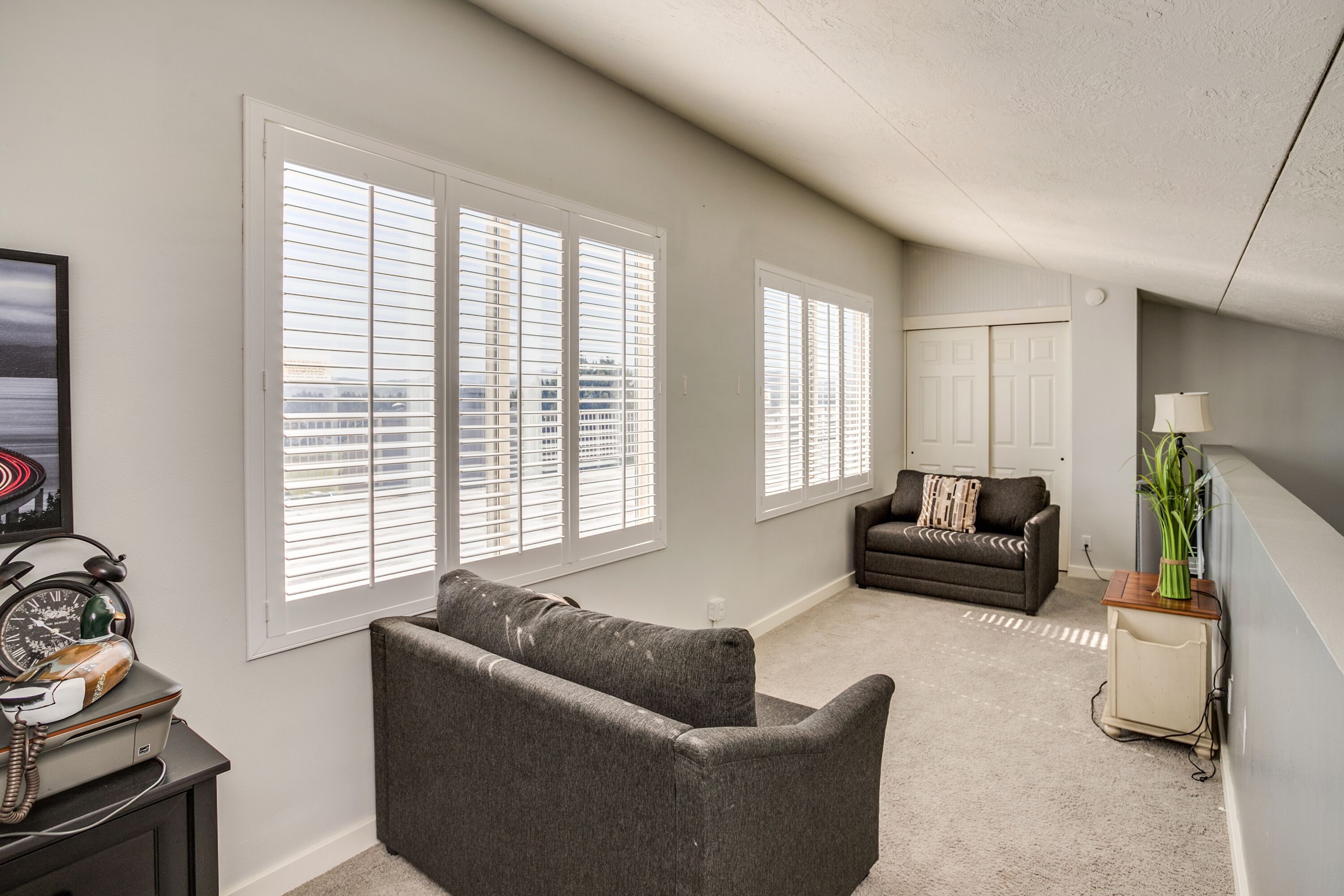 Fernseher, Kamin, DVD-Player