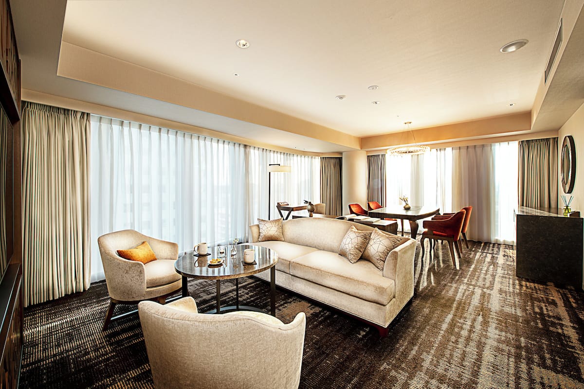 suite | desk, blackout curtains, free wifi, bed sheets