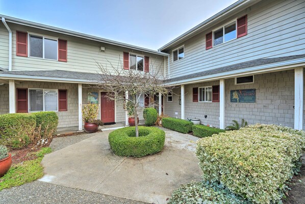 Exterior - Anacortes Condo - Walk to Town, Marina, + Bay! (Anacortes)