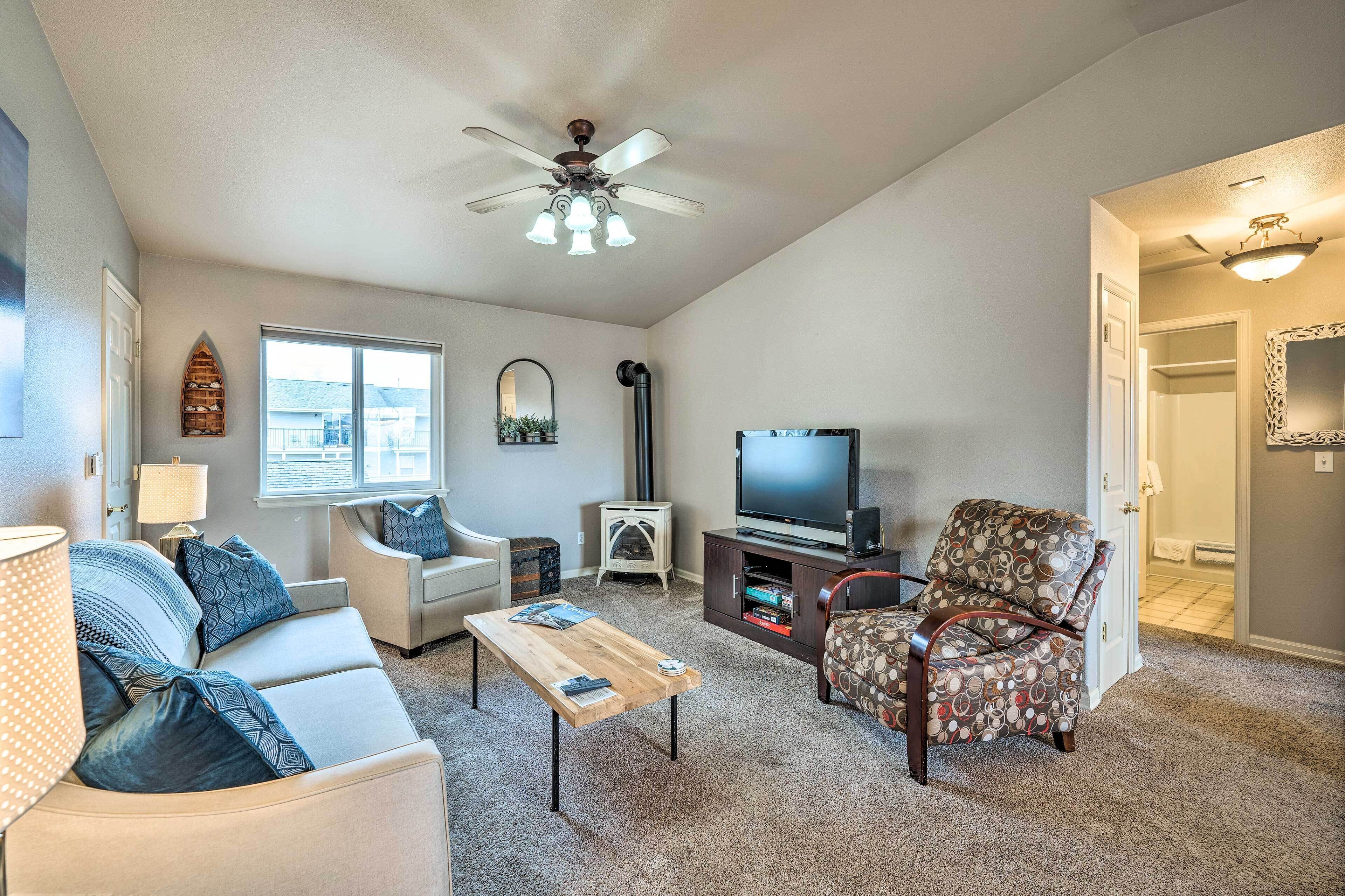 Anacortes Condo ~ 1 Mi to Marina & Fidalgo Bay!