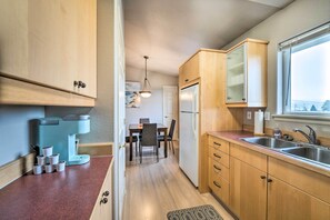 Réfrigérateur, micro-ondes, plaque de cuisson, lave-vaisselle