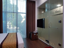 Deluxe Room | Individually furnished, desk, laptop workspace, free WiFi