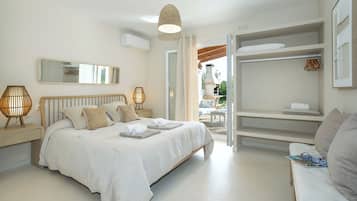 3 bedrooms, in-room safe, iron/ironing board, travel crib