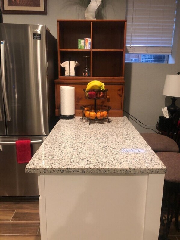 Fridge, microwave, oven, stovetop - Cozy, Pet friendly 1- bedroom cottage (San Antonio)