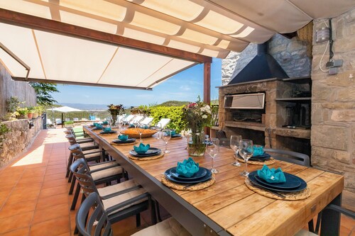 21 sleeps private pool villa & BBQ near Barcelona