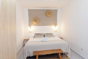 10 bedrooms, iron/ironing board, free WiFi, bed sheets