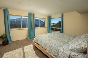 6 bedrooms, iron/ironing board, travel cot, WiFi