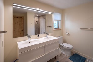 A bathroom with two sinks, a toilet, and a shower. - Sleeps 10, Five Minutes From Heavenly, Panoramic Mountain Views (Stateline)
