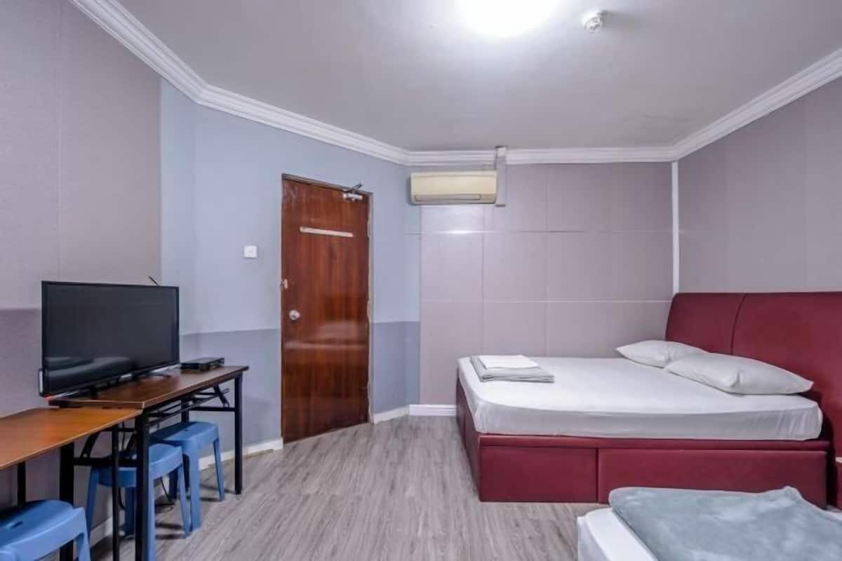 WiFi (free), bed sheets