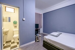 Free WiFi, bed sheets - K Hotel 8 (Singapore)