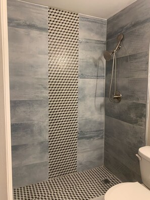 Combined shower/tub, hair dryer, towels, soap