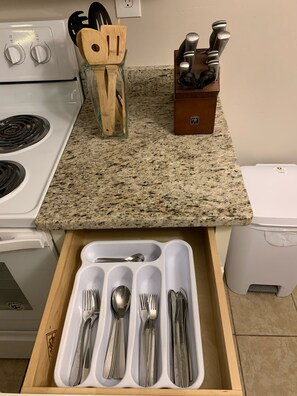 Fridge, microwave, oven, stovetop - Amazing home for 6 ! (Charlotte)
