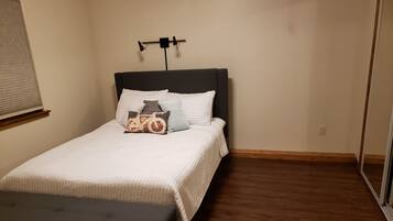 1 habitación, escritorio, wifi gratis y ropa de cama