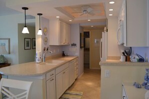 Ice maker - Beachcomber unit 302 (Longboat Key)