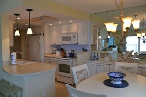 Ice maker - Beachcomber unit 302 (Longboat Key)