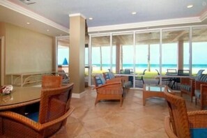 Unclassified image, 5 of 18, button