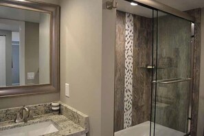 Hair dryer, towels - Beachcomber unit 502 (Longboat Key)