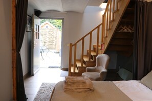 2 bedrooms, desk, soundproofing, iron/ironing board