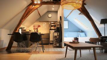 2 sovrum, skrivbord, ljudisolering och strykjÀrn/strykbrÀda