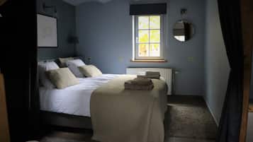 2 bedrooms, desk, soundproofing, iron/ironing board
