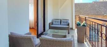 Central 2 bedroom Apartment 65 sq m  with Free Parking and Large Terrace