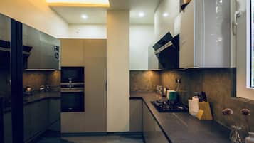 Geladeira, micro-ondas, fogão, cooktop