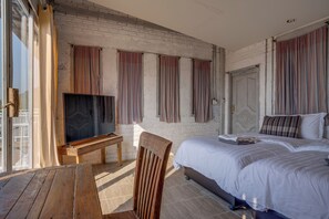 Habitación individual panorámica | Ropa de cama hipoalergénica y caja de seguridad en la habitación 