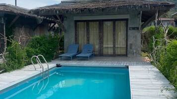 Premium-Studiosuite | Allergikerbettwaren, Zimmersafe, individuell dekoriert, Schreibtisch