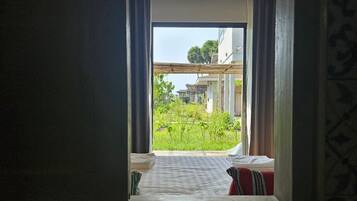 Junior Studio | 1 bedroom, hypo-allergenic bedding, in-room safe, individually decorated