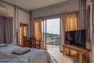 Habitación individual panorámica | Ropa de cama hipoalergénica, caja fuerte, decoración individual