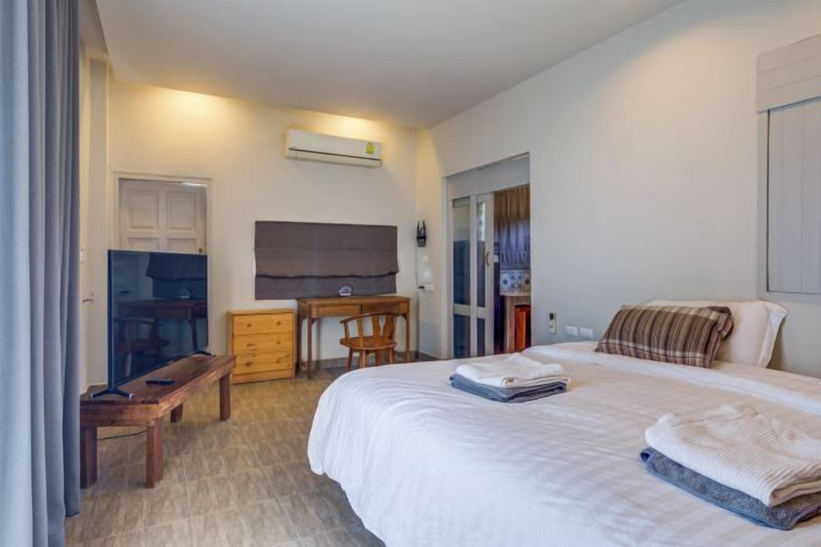 防过敏的被褥、客房内保险箱、特色装修、办公桌