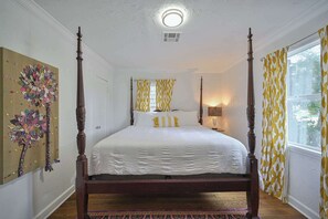 3 bedrooms, desk, iron/ironing board, WiFi