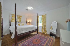 3 bedrooms, desk, iron/ironing board, WiFi