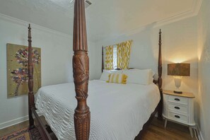 3 bedrooms, desk, iron/ironing board, WiFi